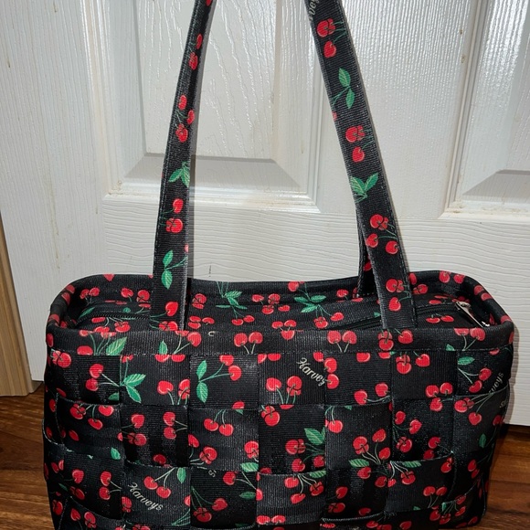 Harveys seatbelt cherry bomb large satchel shoulder bag - Picture 15 of 15